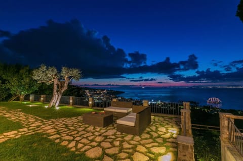 Luxury Villa with breathtaking Seaview, pool, BBQ Chalet in Sant Agnello
