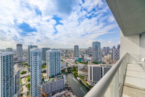 View (from property/room), Balcony/Terrace, City view