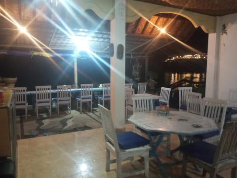 Sunrise Cafe Bungalows Alquiler vacacional in Abang