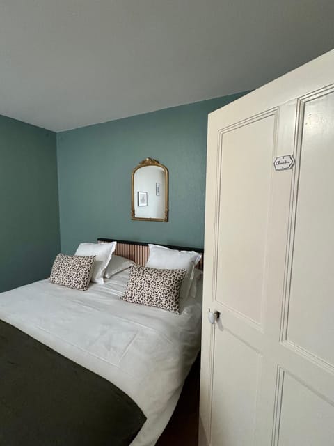 Le Clos Du Pontic Logis et Cit'Hotel Hotel in Landerneau