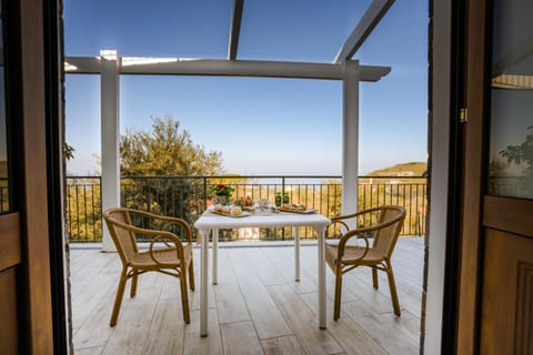 Patio, Day, Natural landscape, View (from property/room), Balcony/Terrace, Dining area