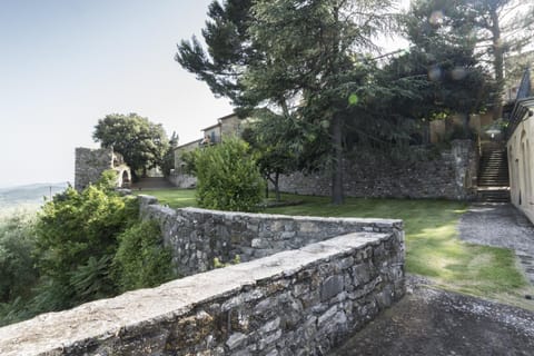 Garden, Mountain view, Pool view