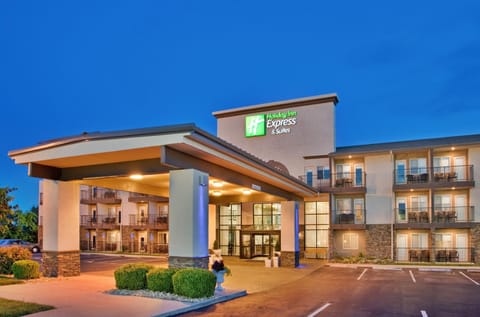 Holiday Inn Express Hotel & Suites Branson 76 Central, an IHG Hotel Resort in Branson