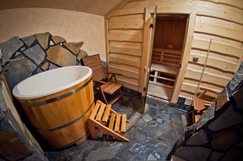 Shower, Sauna, Spa and wellness centre/facilities, Seating area