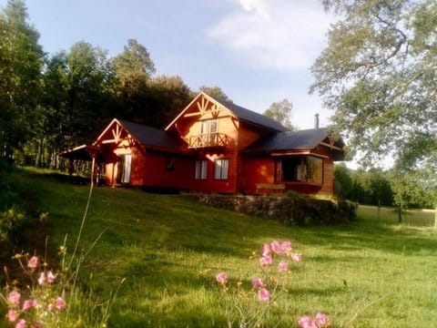 Cabañas Los Canelos Hermosa granja en Pucón House in Pucon