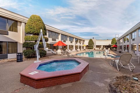 Hot Tub, Swimming pool