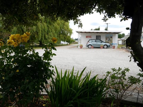 Facade/entrance, Garden