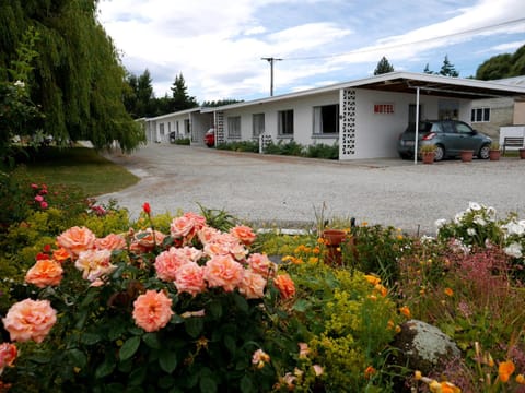 Facade/entrance, Garden