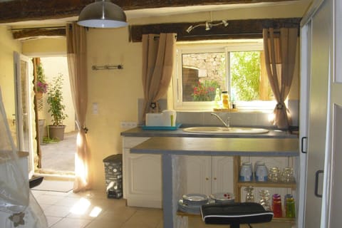 Coffee/tea facilities, Kitchen or kitchenette