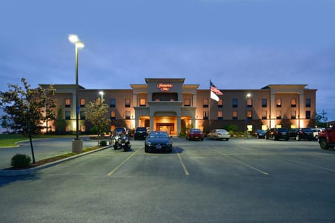 Hampton Inn Utica Hotel in Utica