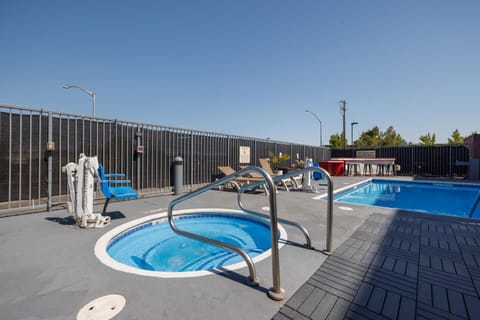 Day, Pool view, Swimming pool, sunbed