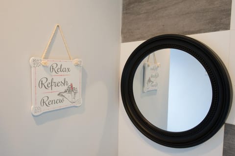 Bathroom, Decorative detail