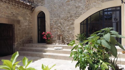 Patio, Facade/entrance