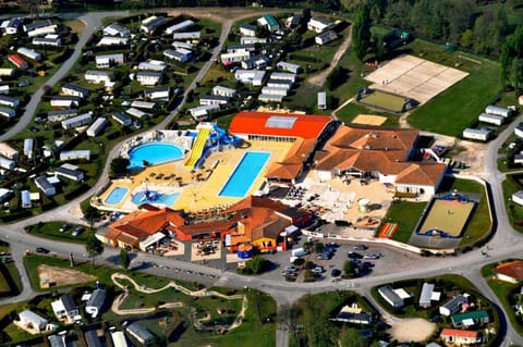 Camping Les Charmettes-Mobile Home Vacances Campingplatz /
Wohnmobil-Resort in Les Mathes