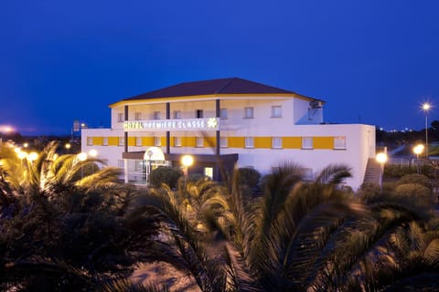 Facade/entrance, Night