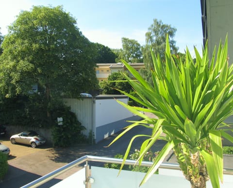 Balcony/Terrace, Street view