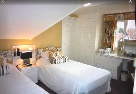 Cransley Apart Hotel Bed and Breakfast in Bournemouth