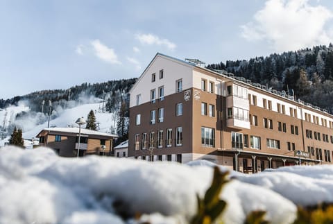 Facade/entrance, Winter