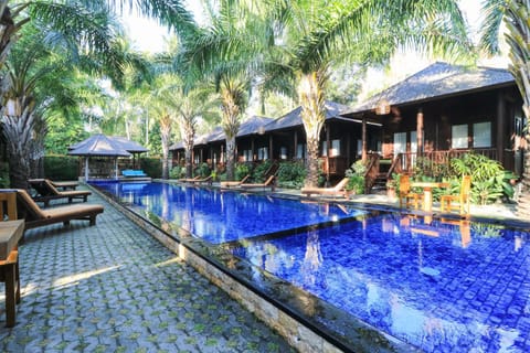 Coconut Boutique Resort Camping /
Complejo de autocaravanas in Batu Layar