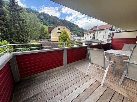 View (from property/room), Balcony/Terrace, Dining area, Mountain view