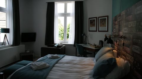 Bed, Photo of the whole room, Decorative detail