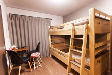 Bedroom, bunk bed