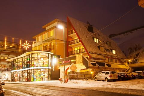 Facade/entrance, Winter