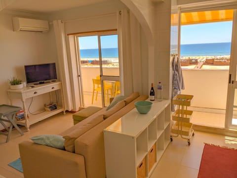 Kitchen or kitchenette, Living room, Dining area, Beach, Sea view