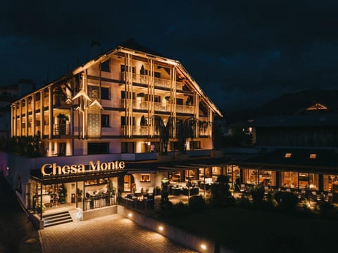 Property building, Night, Location