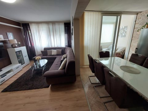 TV and multimedia, Living room, Dining area