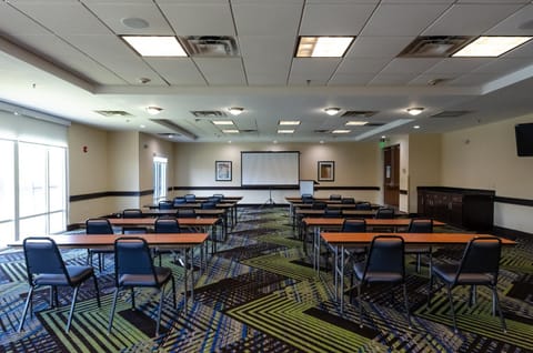 Holiday Inn Express Hotel & Suites Atlanta Airport West - Camp Creek, an IHG Hotel Hotel in East Point