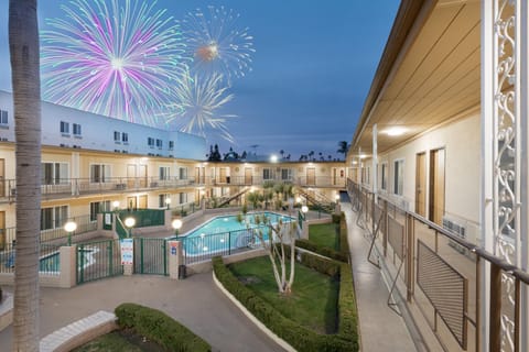 Balcony/Terrace, Swimming pool