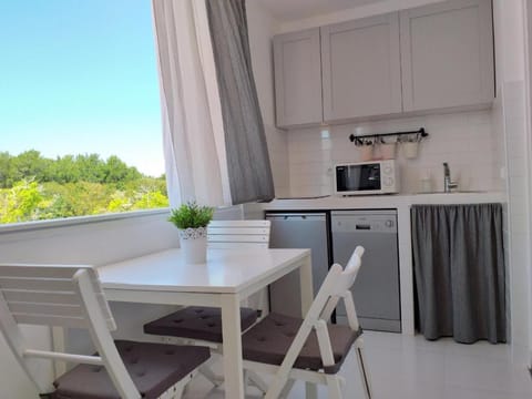 Balcony/Terrace, Kitchen or kitchenette, Dining area