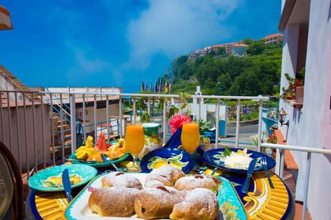 Balcony/Terrace, Sea view, Italian breakfast, Alcoholic drinks