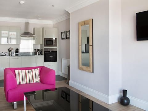 Harrogate Lifestyle Luxury Serviced ApartHotel Condo in Harrogate