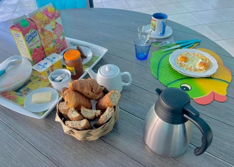 Chambre et table d'hôtes de Charme Chez Adé Alojamiento y desayuno in Le Gosier