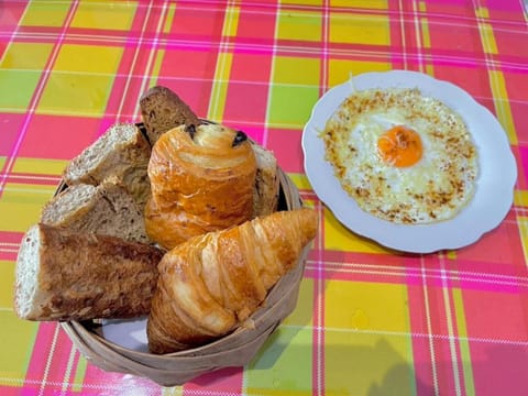 Chambre et table d'hôtes de Charme Chez Adé Bed and Breakfast in Le Gosier