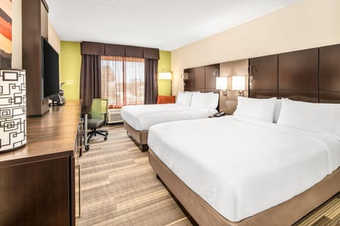 Holiday Inn Express Cruise Airport, an IHG Hotel Resort in Fort Lauderdale