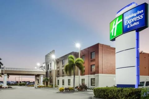 Holiday Inn Express Cruise Airport, an IHG Hotel Resort in Fort Lauderdale