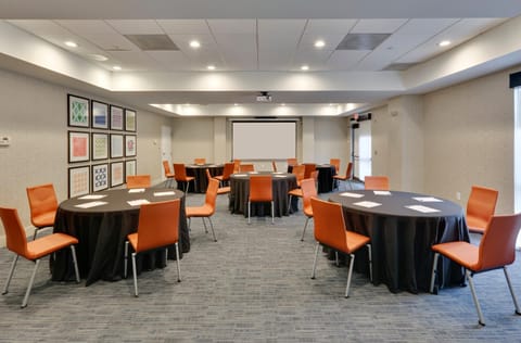 Holiday Inn Express & Suites Irving Conv Ctr - Las Colinas, an IHG Hotel Hotel in Irving