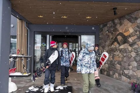 Facade/entrance, People, Skiing