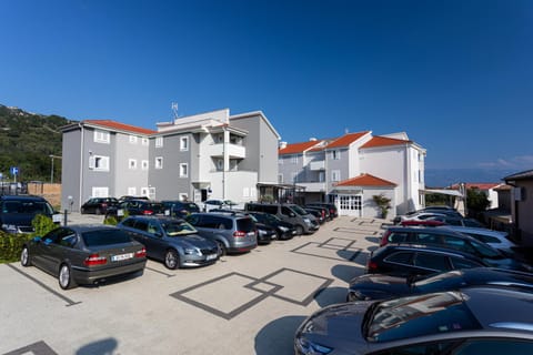 Apartments Crnekovic Tomislava 8 Condominio in Lika-Senj County