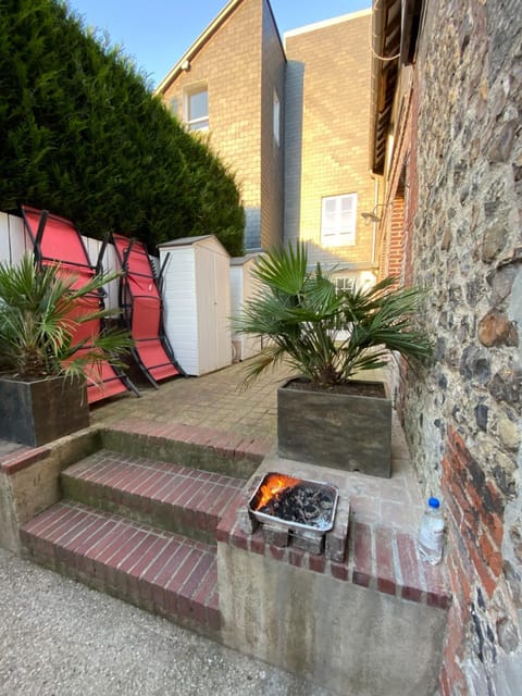 Patio, BBQ facilities