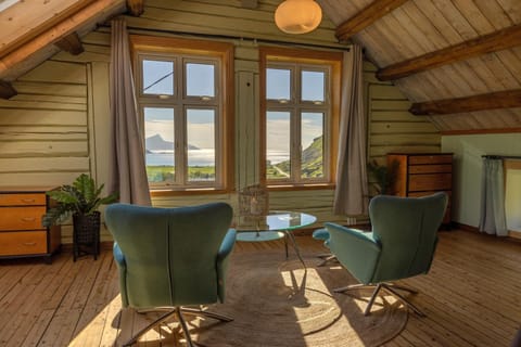 Feriehus med flott havutsikt ved Hauklandstranden Casa in Lofoten