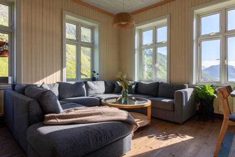 Feriehus med flott havutsikt ved Hauklandstranden Maison in Lofoten