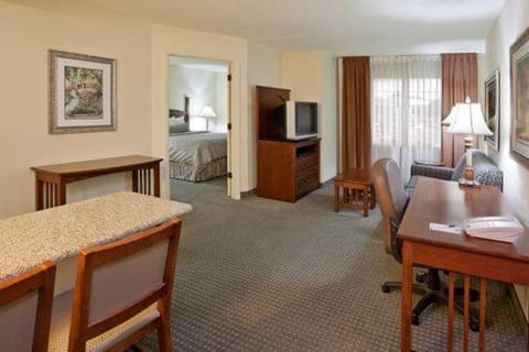 Staybridge Suites Cleveland Mayfield Heights Beachwood, an IHG Hotel Hotel in Mayfield Heights