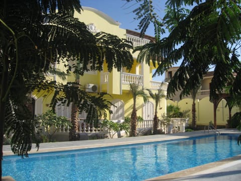 Property building, Balcony/Terrace, Swimming pool