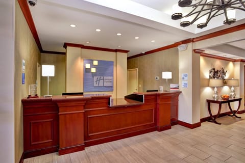 Holiday Inn Express Hotel & Suites Grand Rapids-North, an IHG Hotel Hotel in Grand Rapids