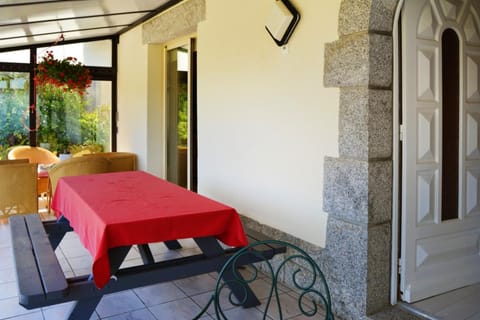 Maison de 2 chambres avec jardin clos et wifi a Plomelin Casa in Quimper