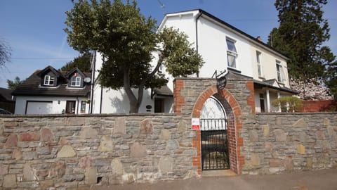 Property building, Facade/entrance, Day